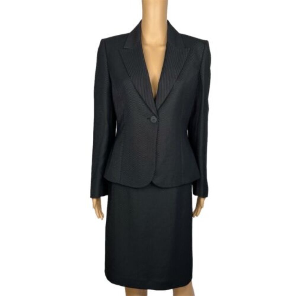 Anne Klein Polyester Rayon Skirt Suit Size 6 Black Striped Lined Peak Collar 2PC